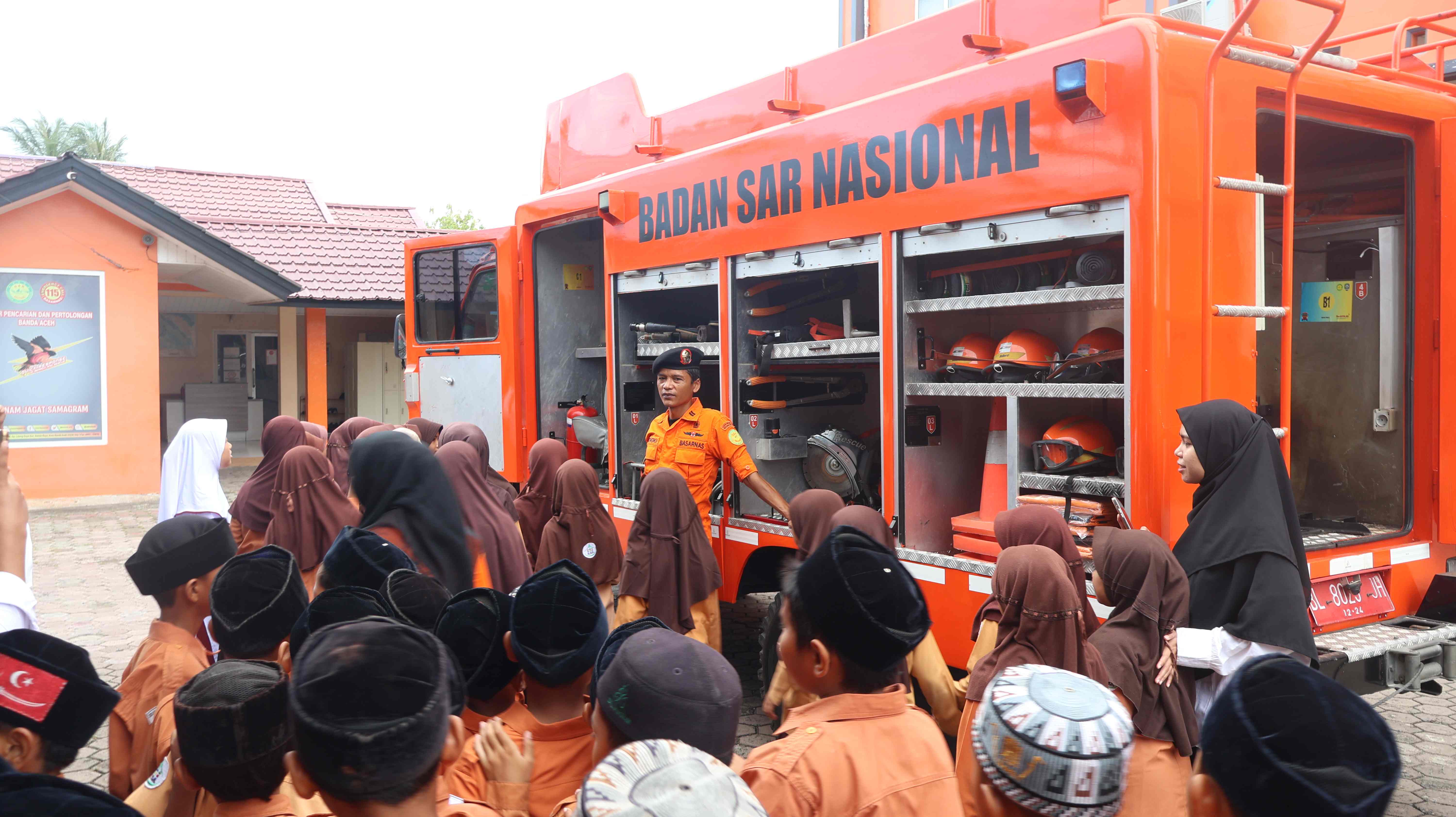 48 Siswa SD IT Qur’ani Belajar Mengenal Dunia SAR