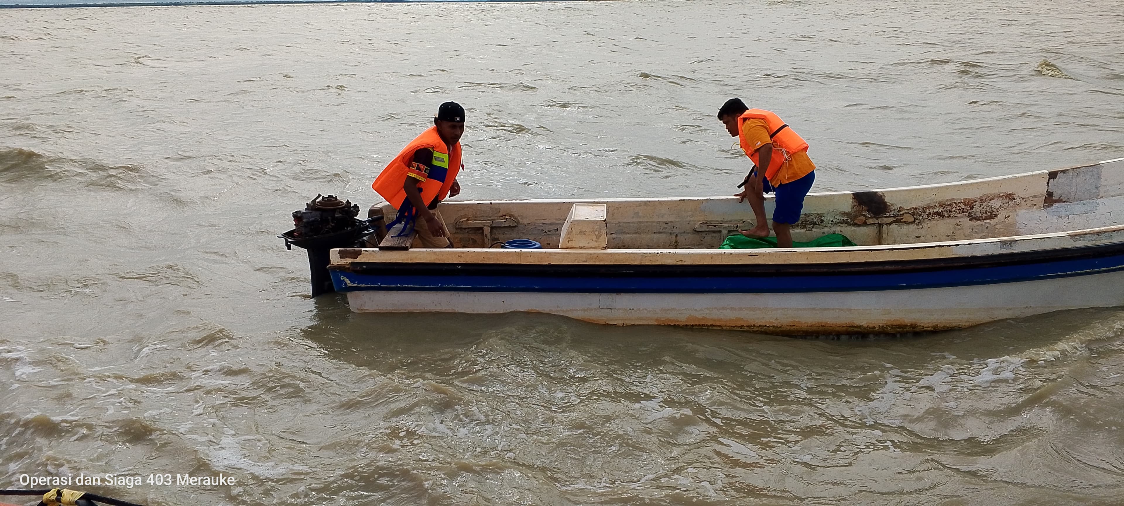 SPEEDBOAT MATI MESIN, DUA ORANG BERHASIL DISELAMATKAN.