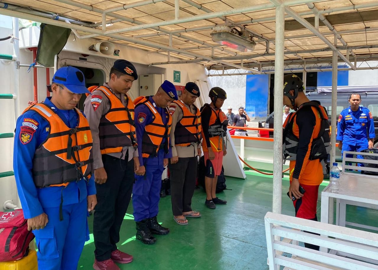 Tim SAR Gabungan Cari Penumpang Kapal KM Al-Sudais Yang Terjatuh Ke Laut