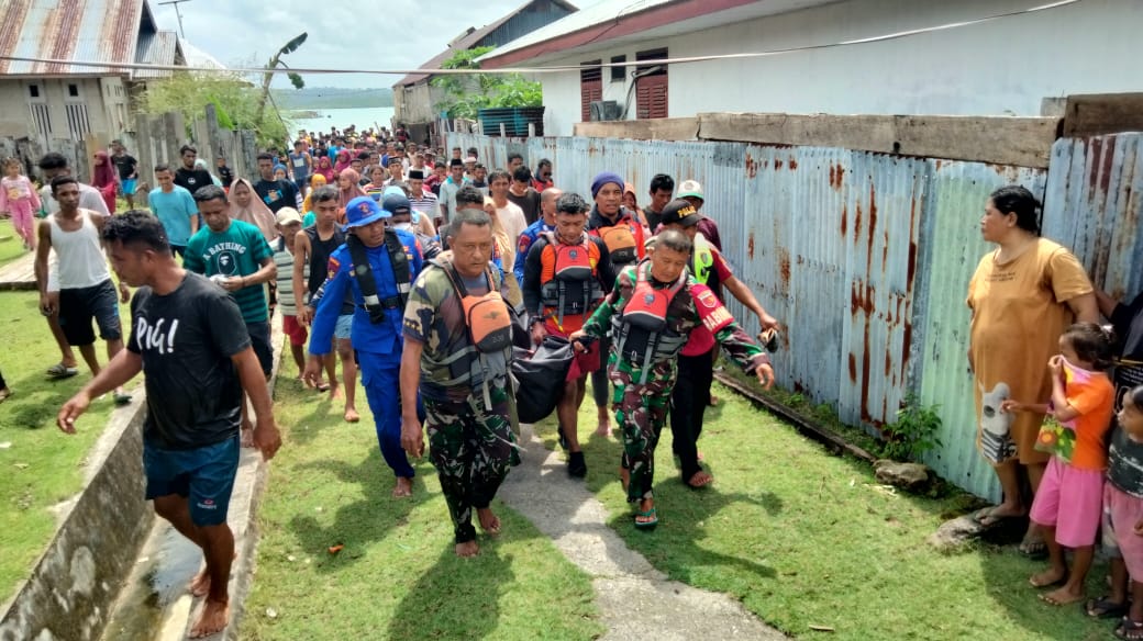 Tim SAR Gabungan Temukan Warga Yang Jatuh di Selat Capalulu